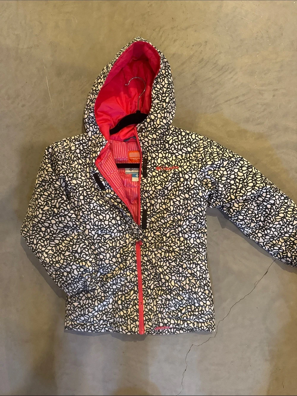 Columbia Kids Printed Hooded Puffer Jacket in Black, White & Pink